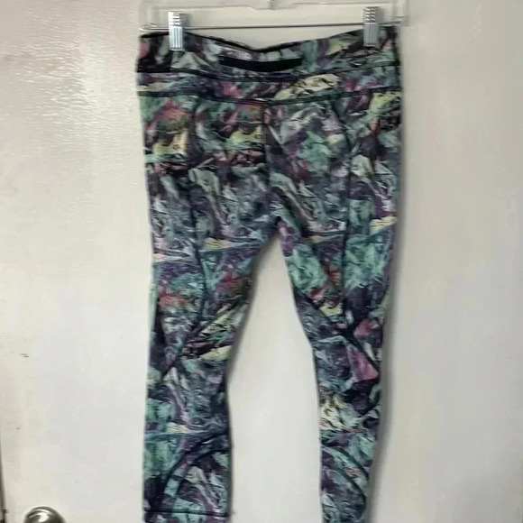 Lululemon run inspire crop 11, 21 1/2” - Picture 10 of 11